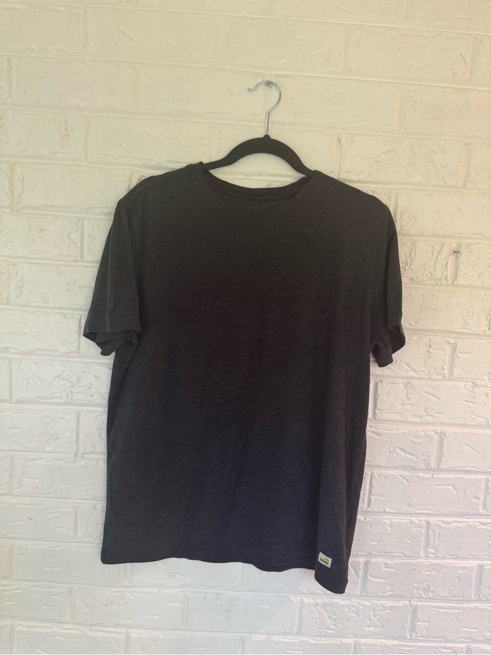 Vuori men’s t shirt